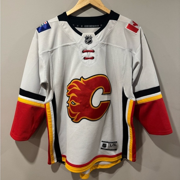 Calgary Flames NHL Hockey Jersey - Picture 3 of 10